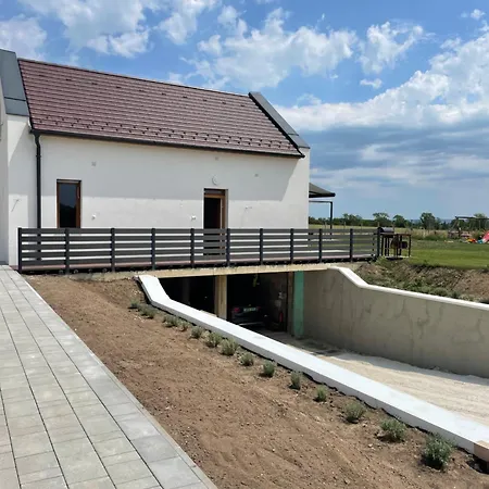 Twin Garden 빌라 Zánka