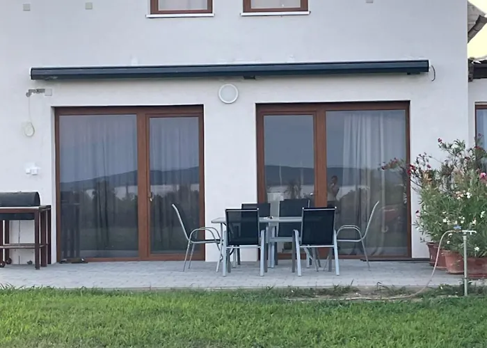 Вилла Twin Garden Занка